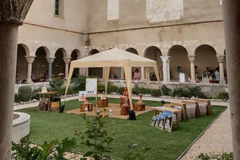 Photos des Sculptures au c&oelig;ur du Cloitre