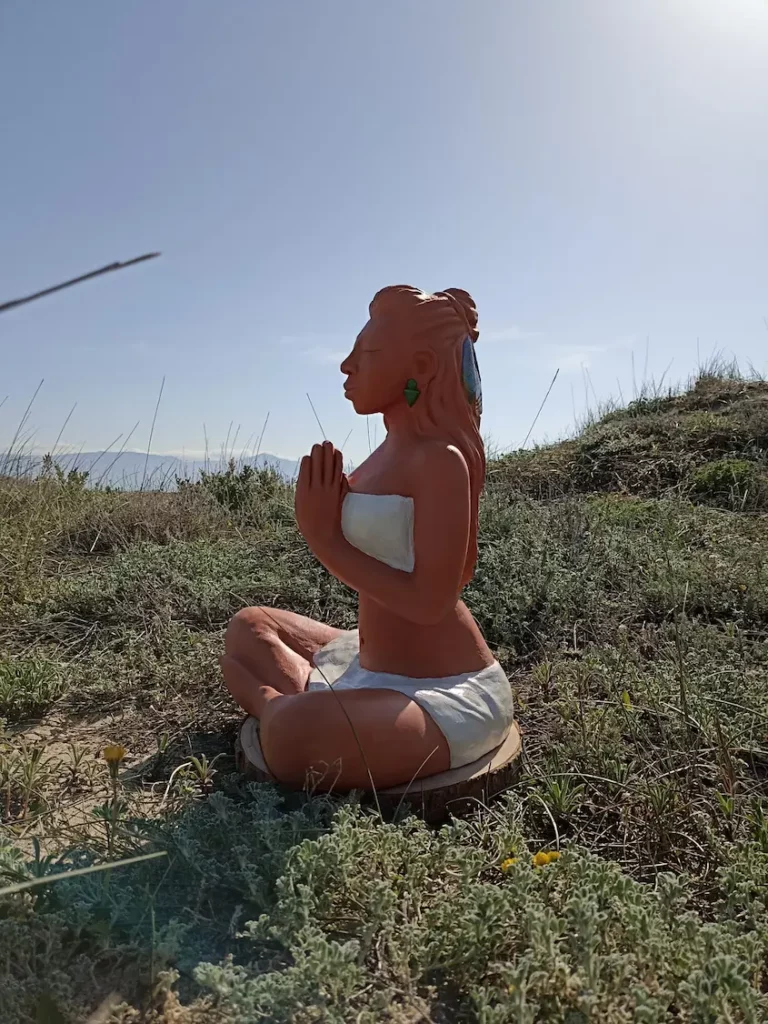 Aponi Sculpture du F&eacute;minin Sacr&eacute;