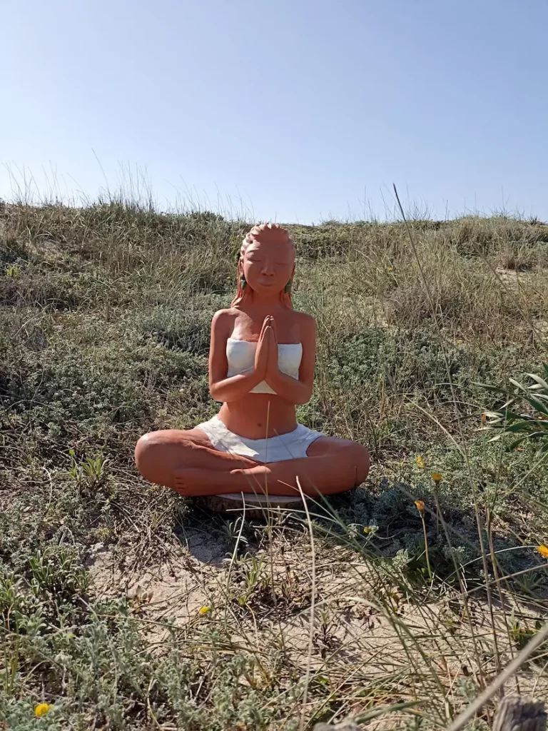 Aponi Sculpture du F&eacute;minin Sacr&eacute;