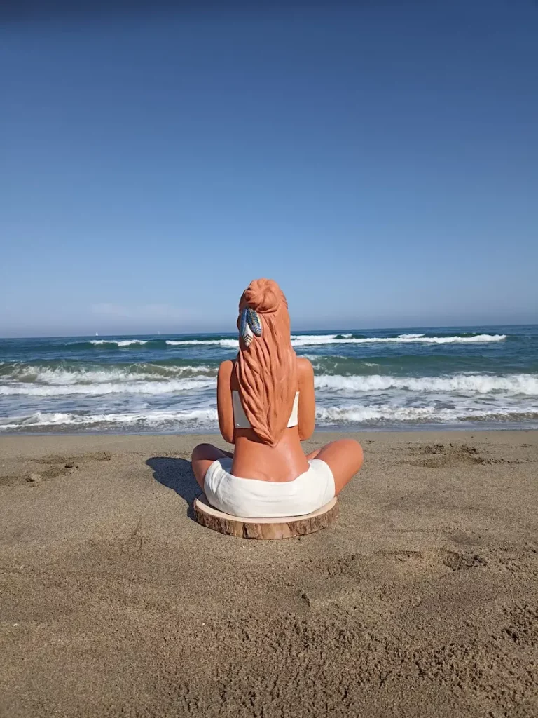 Aponi Sculpture du F&eacute;minin Sacr&eacute;