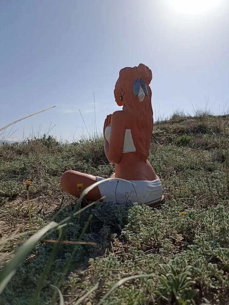 Aponi Sculpture du F&eacute;minin Sacr&eacute;