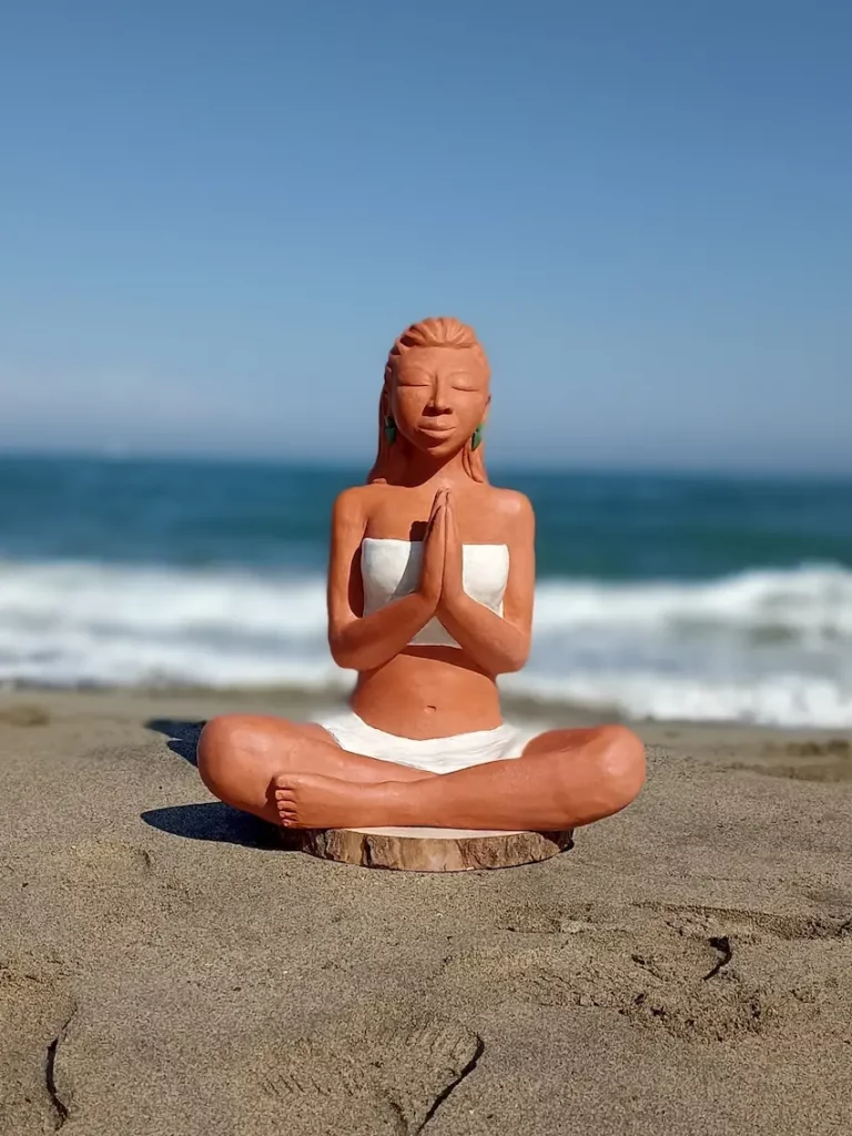 Aponi Sculpture du F&eacute;minin Sacr&eacute;