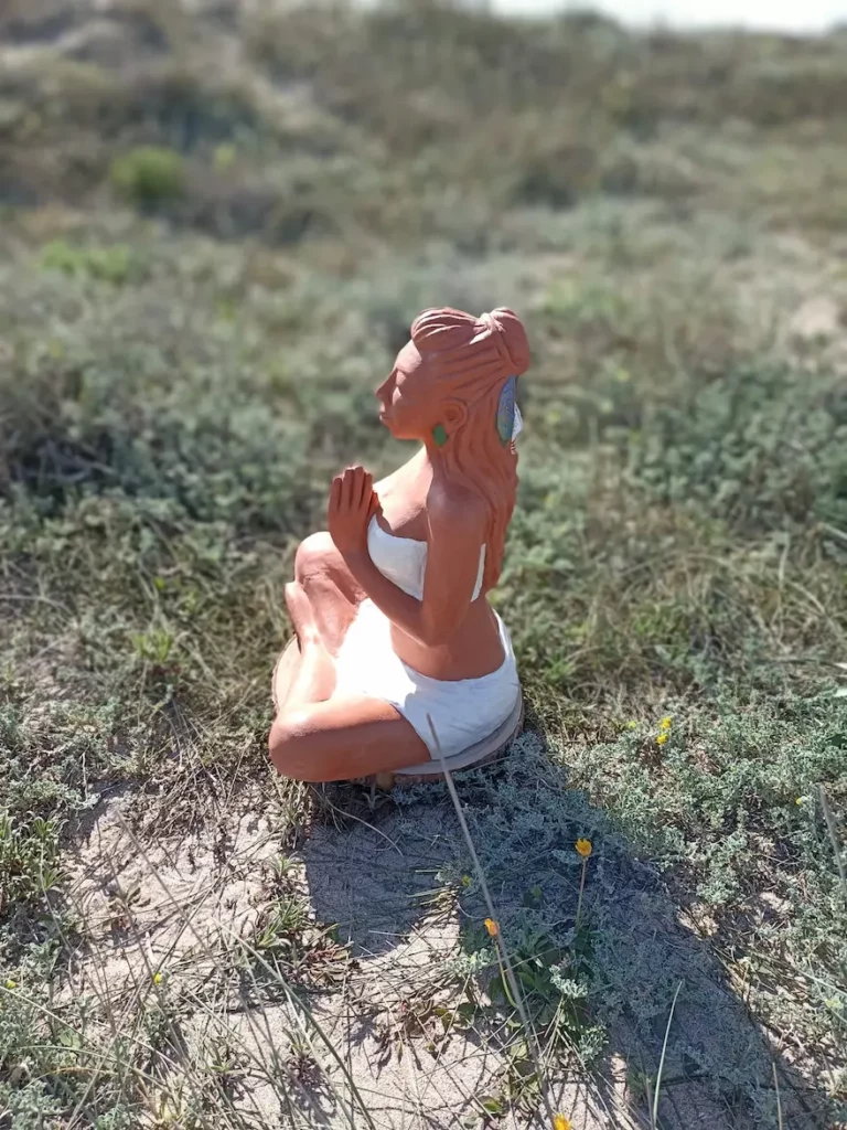 Aponi Sculpture du F&eacute;minin Sacr&eacute;