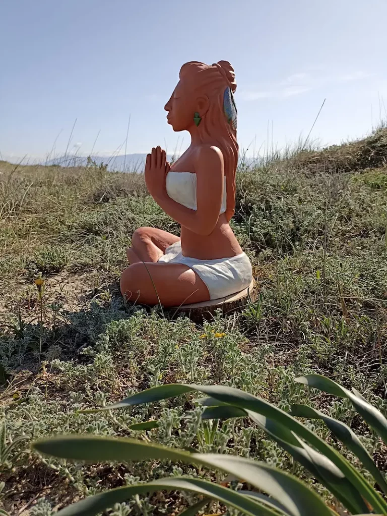 Aponi Sculpture du F&eacute;minin Sacr&eacute;