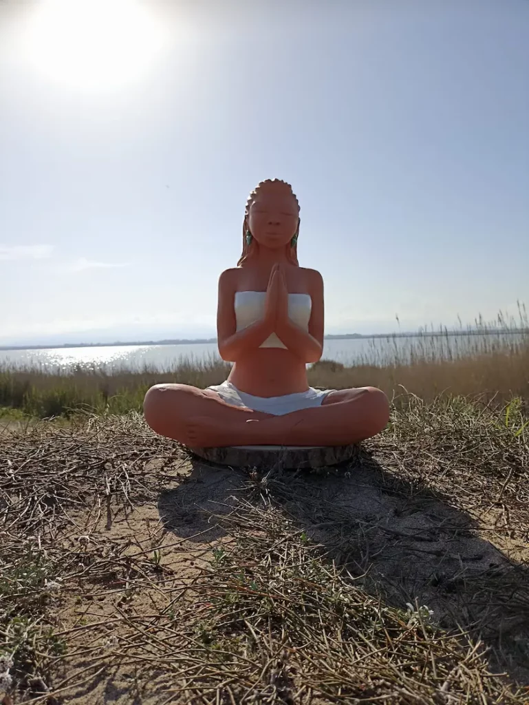 Aponi Sculpture du F&eacute;minin Sacr&eacute;