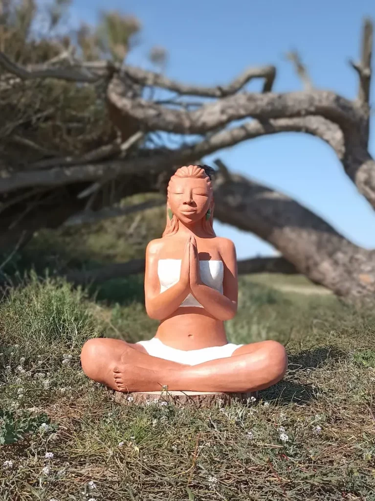 Aponi Sculpture du F&eacute;minin Sacr&eacute;