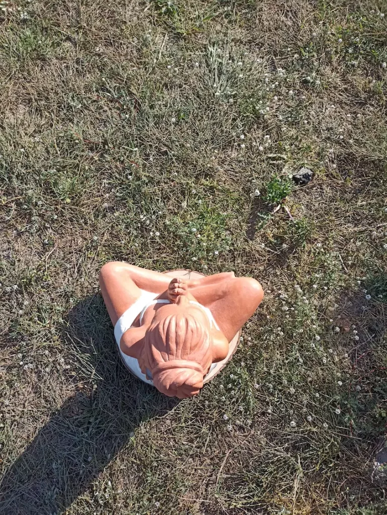 Aponi Sculpture du F&eacute;minin Sacr&eacute;