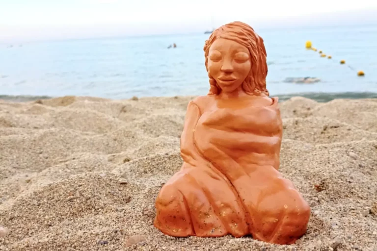 Mahana Sculpture du F&eacute;minin Sacr&eacute;